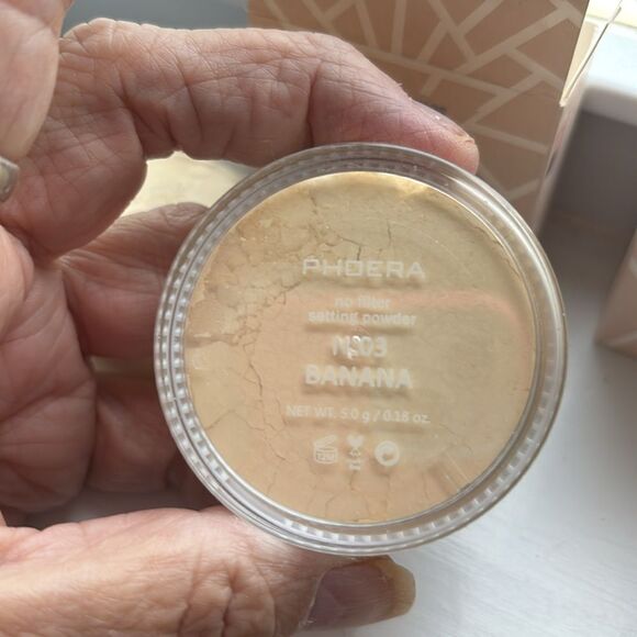 Matte setting powder bundle of TWO (banana) - Picture 9 of 9